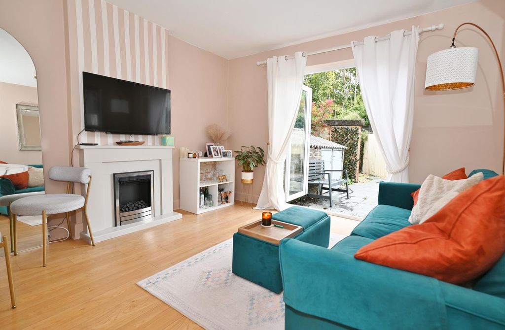 Property photo 2 of 11