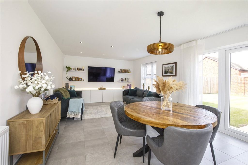 Property photo 2 of 21 Picture No. 11