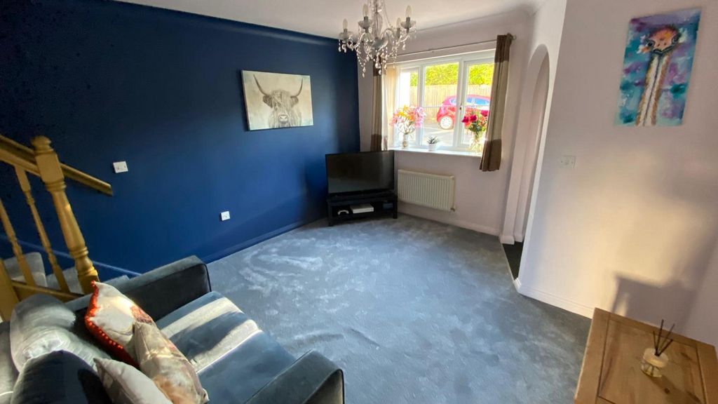 Property photo 2 of 8