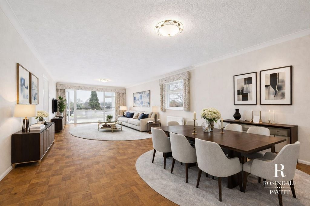 Property photo 1 of 19 Staged Lounge Photo