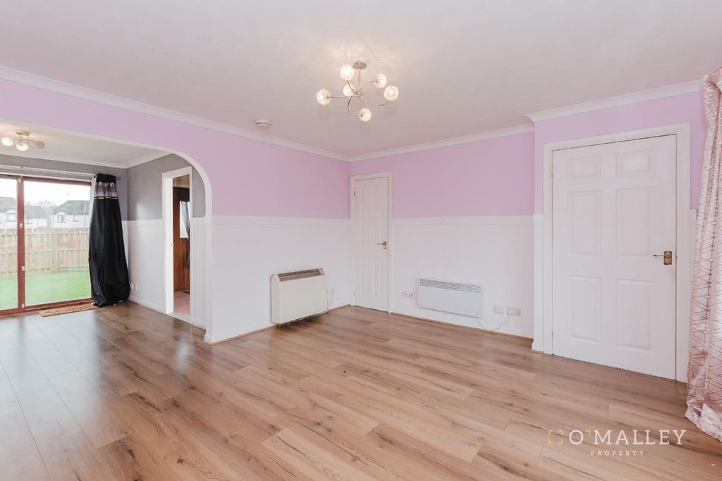 Property photo 3 of 13 Lounge