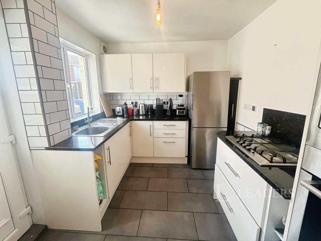 Property photo 3 of 15 Kitchen