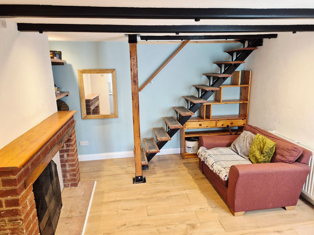 Property photo 3 of 11 Lounge