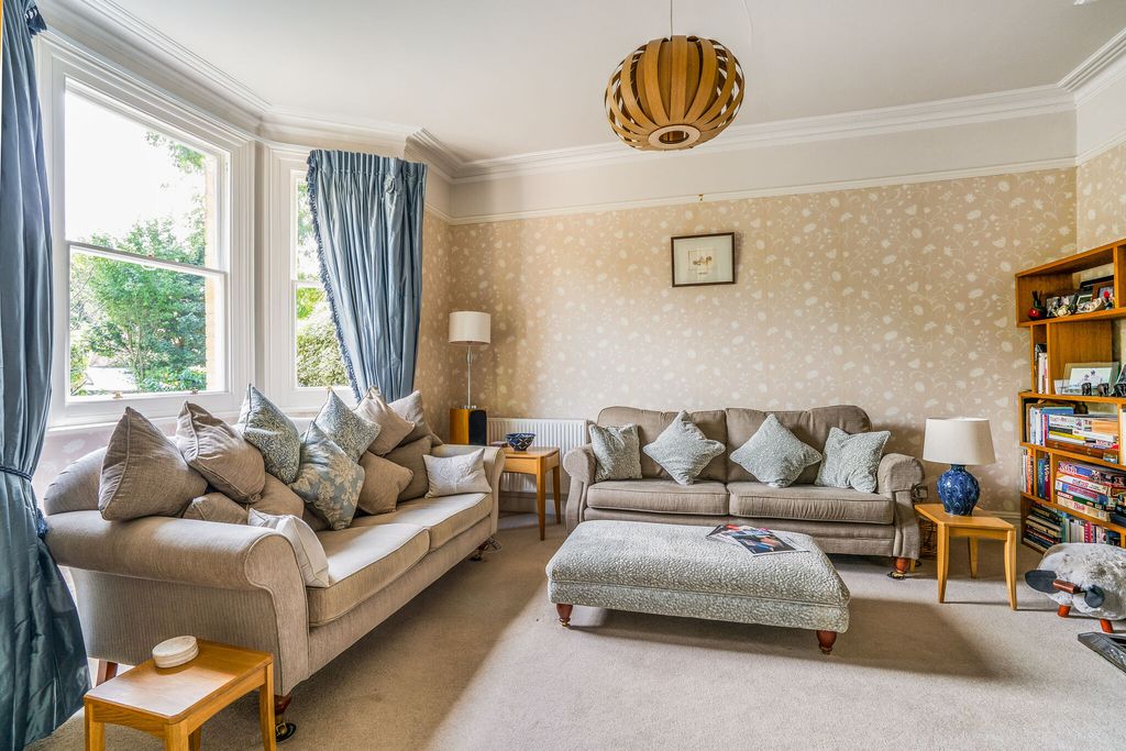 Additional image 13 of 6 bed detached house for saleChurch Avenue, Farnborough GU14