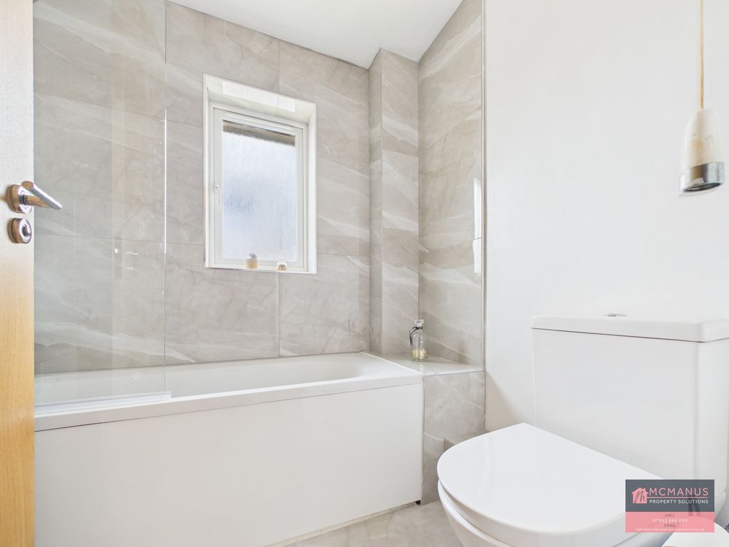 Property photo 3 of 9 Cam03599G0-Pr0167-Still003