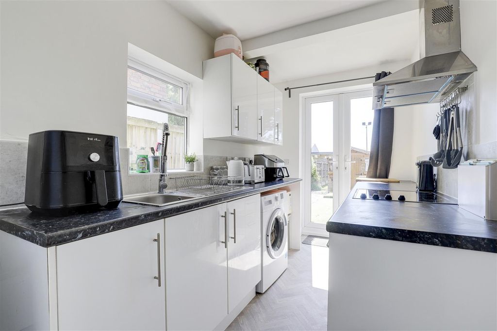 Property photo 3 of 17 8506.Jpg