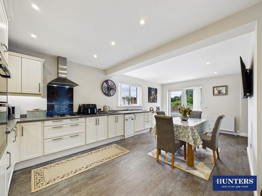 Property photo 3 of 23 Dining Kitchen