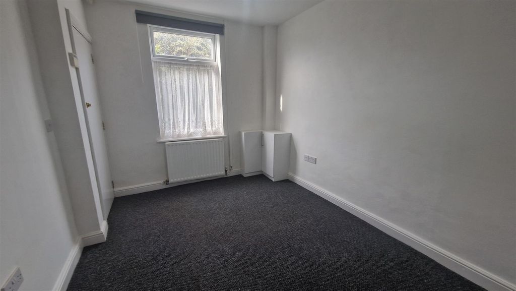 Property photo 2 of 7 Bedroom