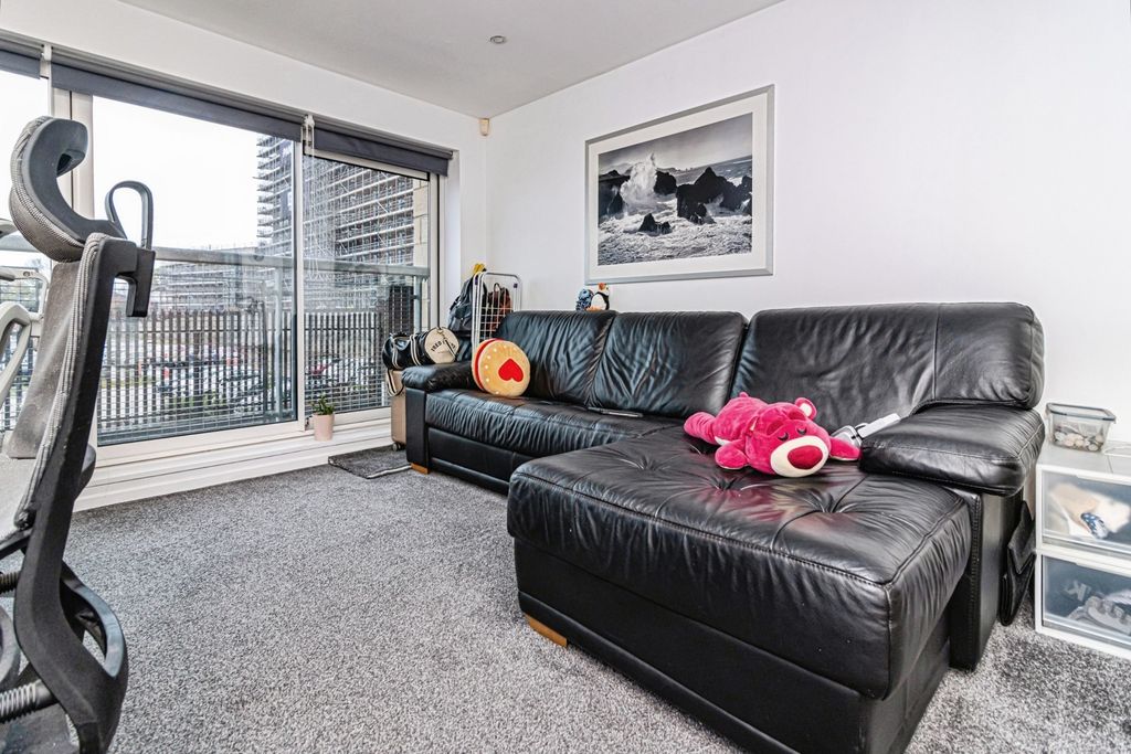 Property photo 2 of 8 Photo