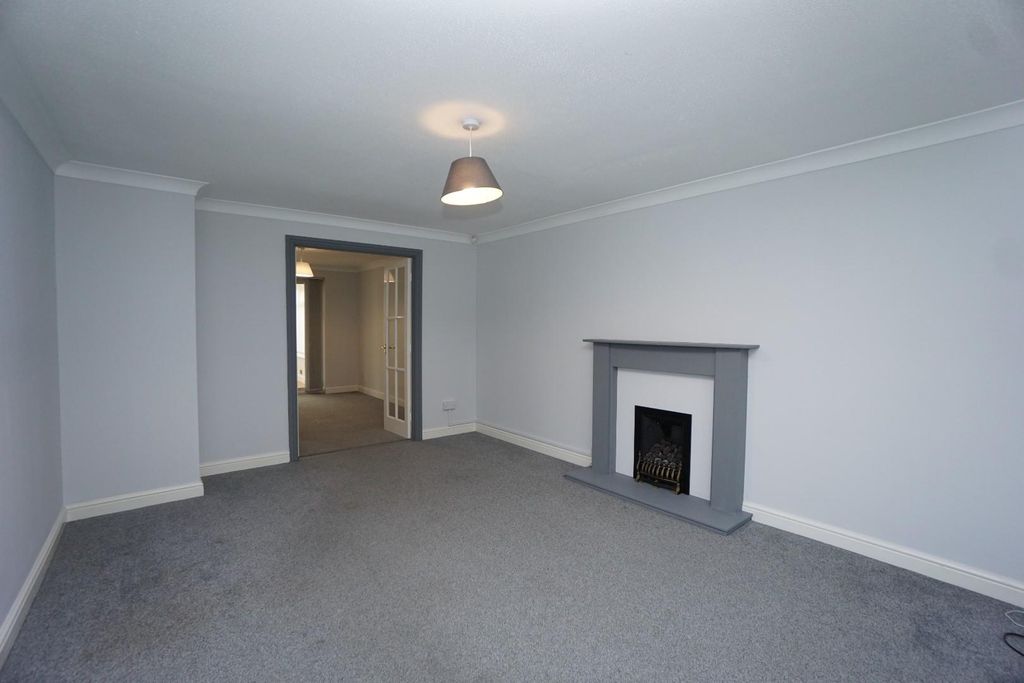 Property photo 3 of 17 Living Room