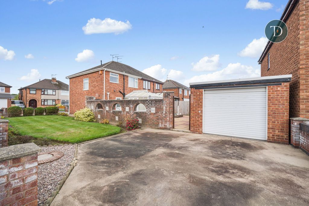 Property photo 2 of 33
