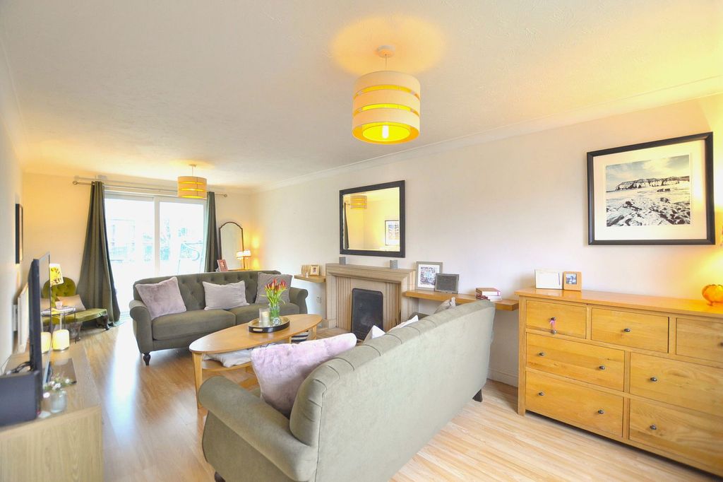 Property photo 3 of 17