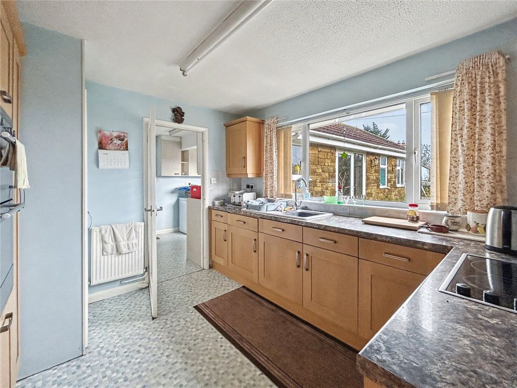 Property photo 2 of 12 Picture No. 11