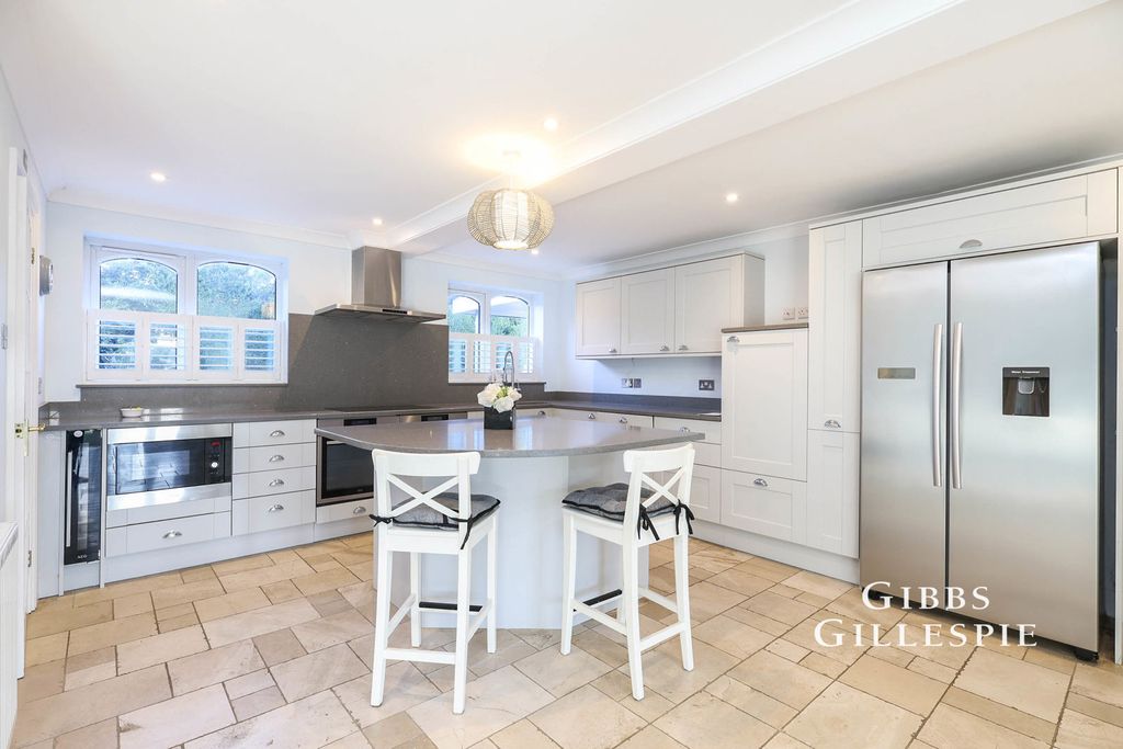 Property photo 2 of 10 Photo