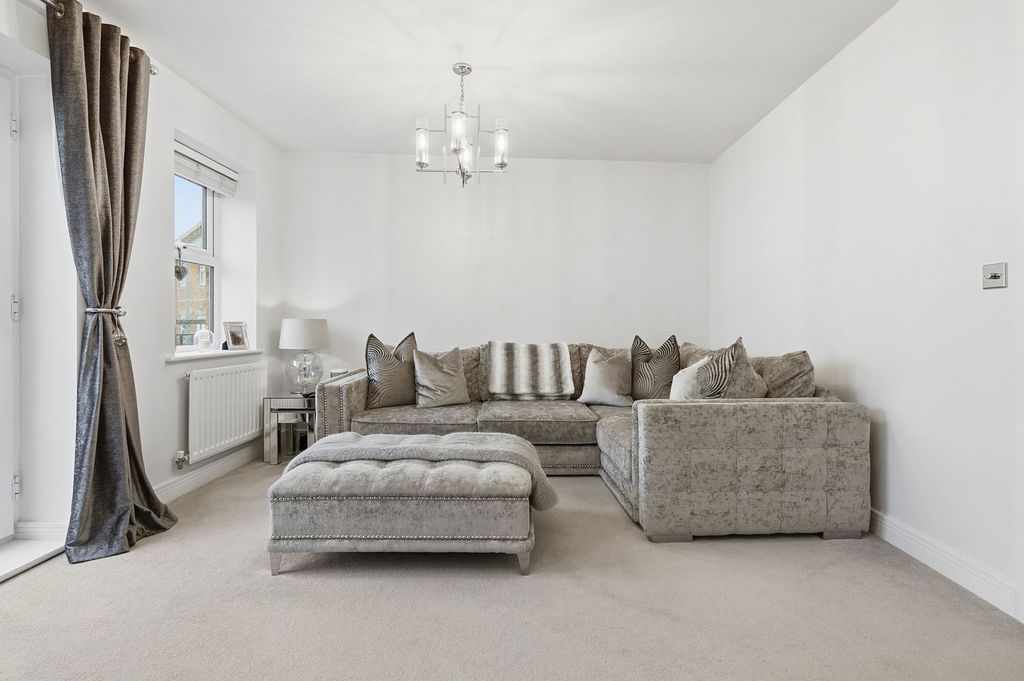 Property photo 3 of 33