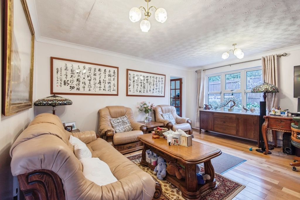 Property photo 3 of 24 Lounge