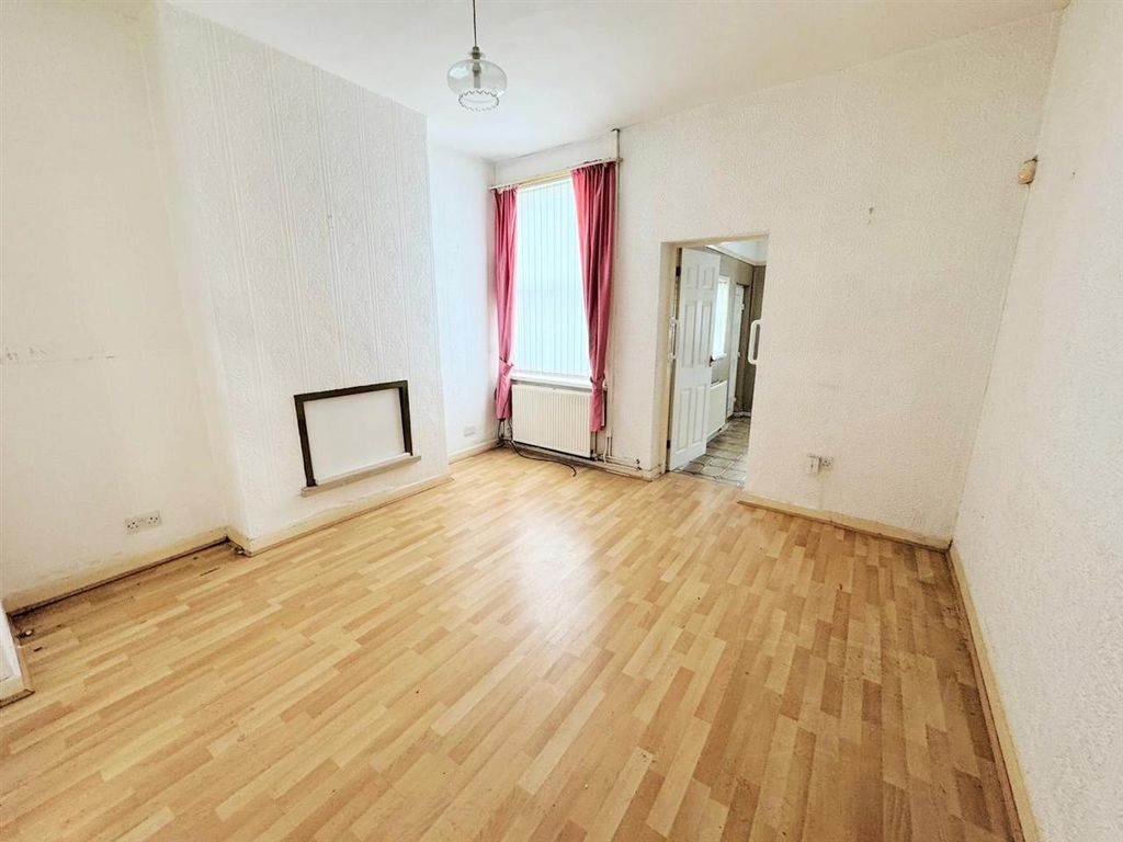 Property photo 3 of 9 Dining Room