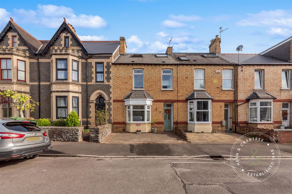 Property photo 1 of 29 Fairwater-Grove-East-30.Jpg