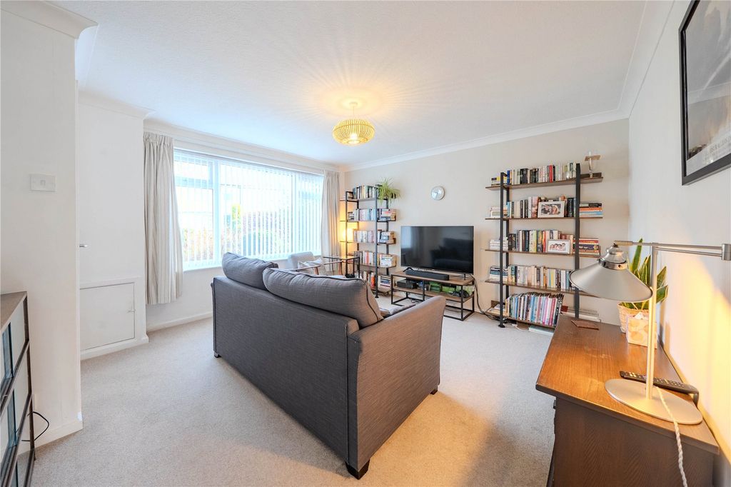 Property photo 2 of 14 Lounge