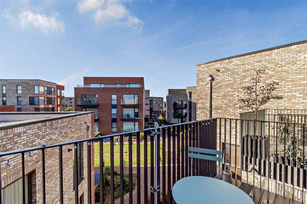 Property photo 2 of 8 Balcony