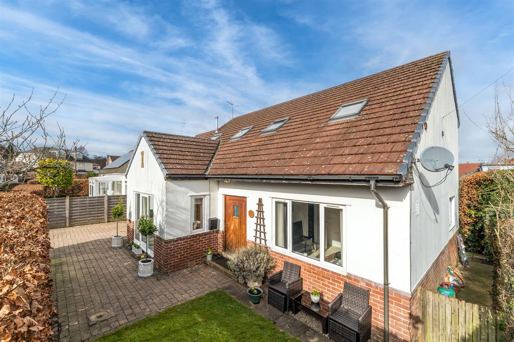 Property photo 1 of 44 Hill Crescent Front