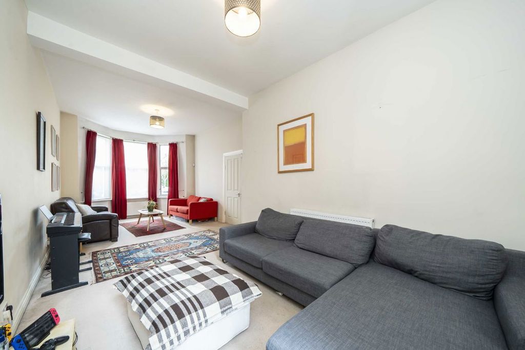 Property photo 2 of 6