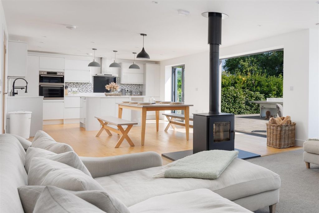 Property photo 2 of 36