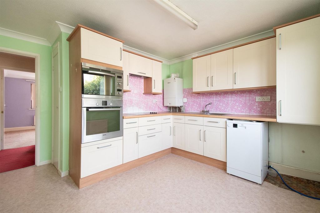 Property photo 3 of 14 Kitchen