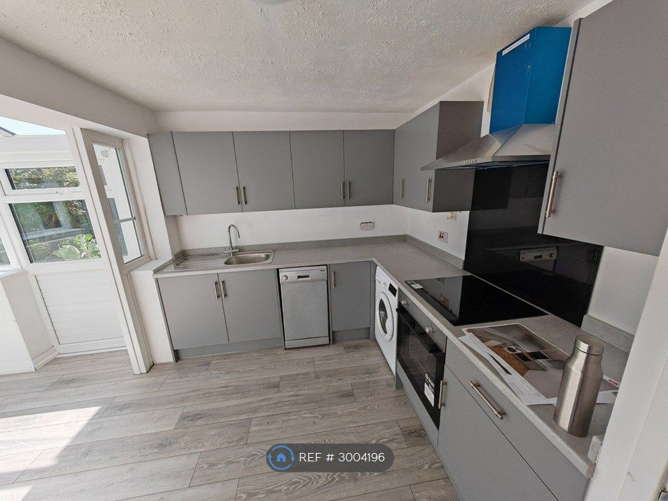 Property photo 3 of 25