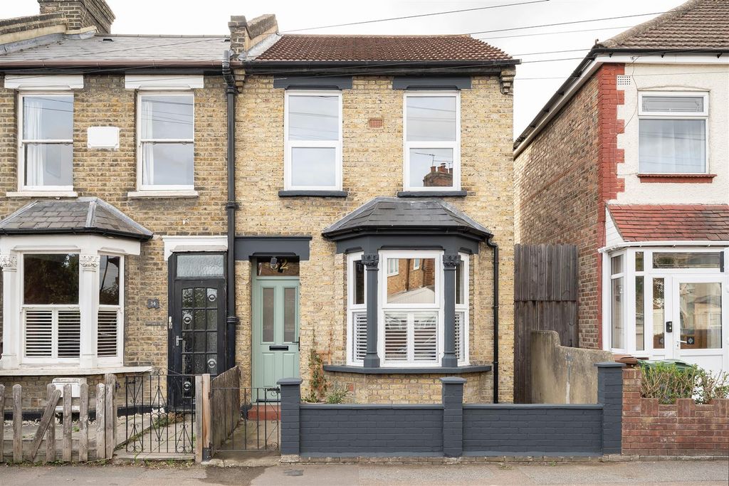 Property photo 1 of 26 Sturge Avenue, E17