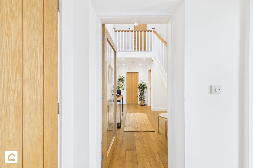 Property photo 2 of 36 Grange Crescent Clarendons Entry