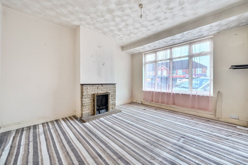 Property photo 2 of 22 1333494-1-688Cb27...