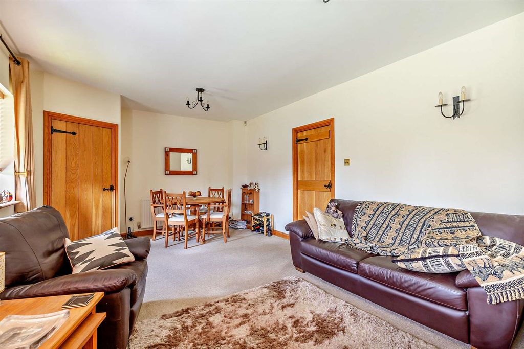 Property photo 3 of 11 8644760-Interior03-800 - Copy.Jpg