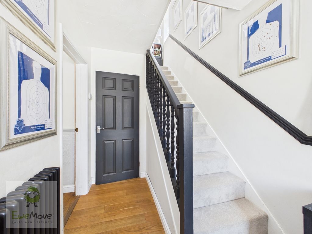 Property photo 3 of 27 Entrance Hall