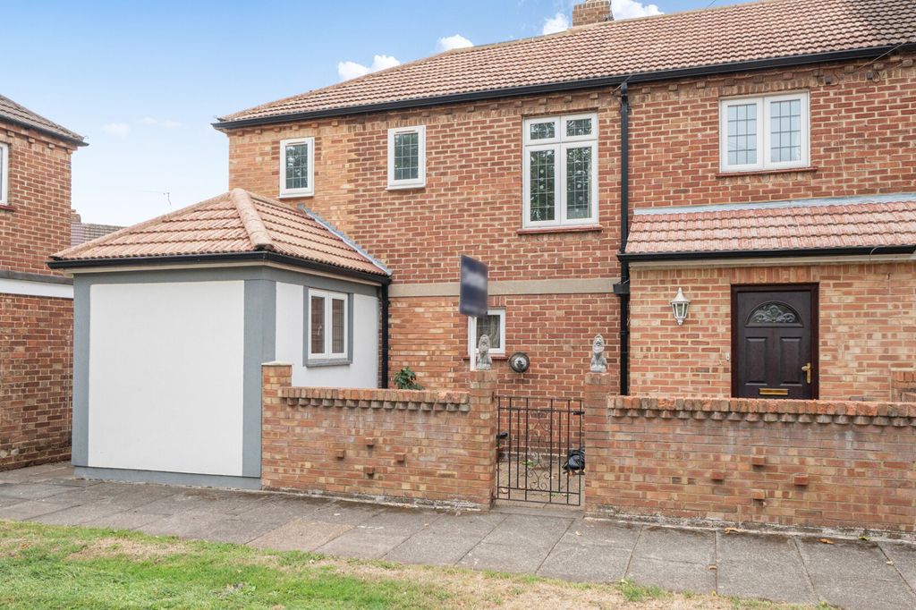 Property photo 1 of 25 External