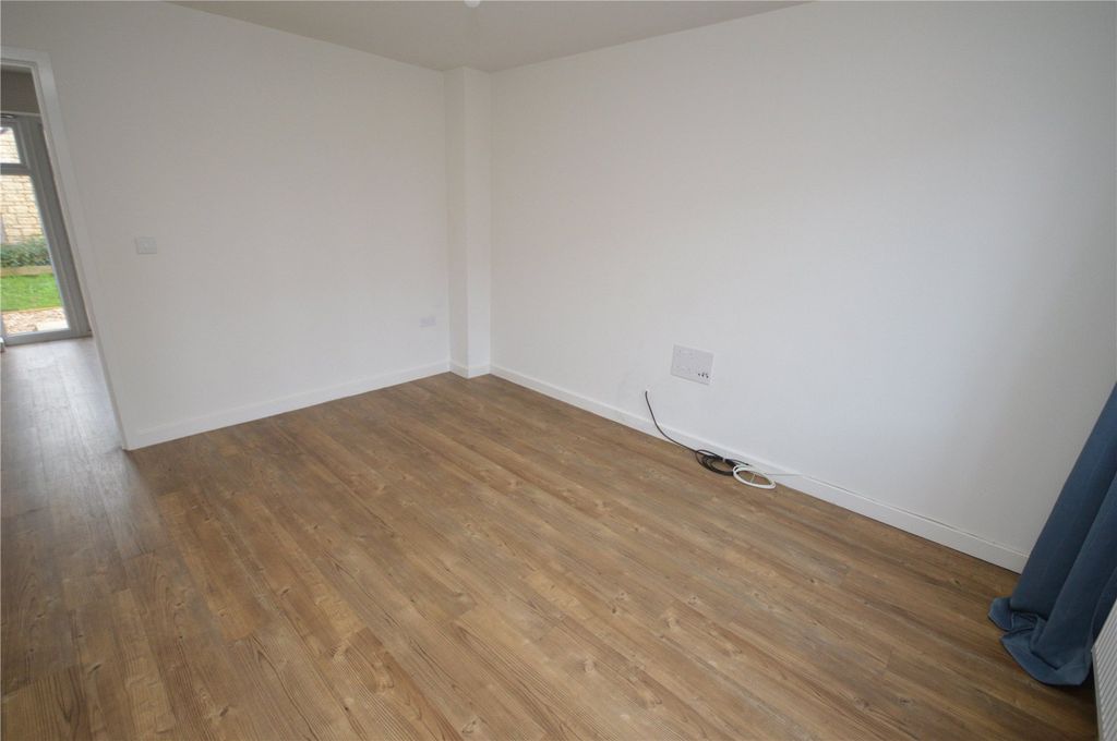 Property photo 3 of 14 Lounge