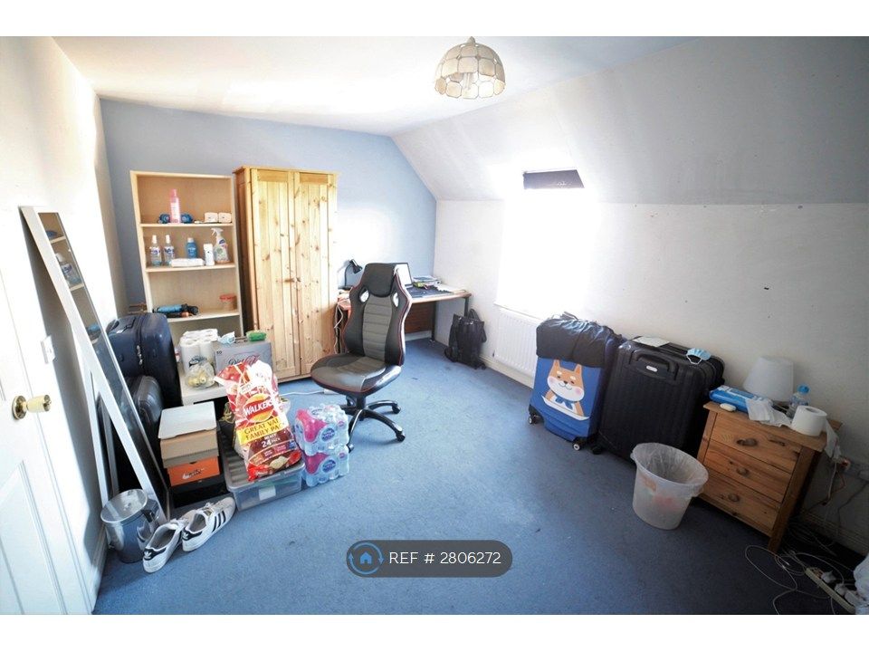 Property photo 3 of 11 Top Floor Double Bedroom