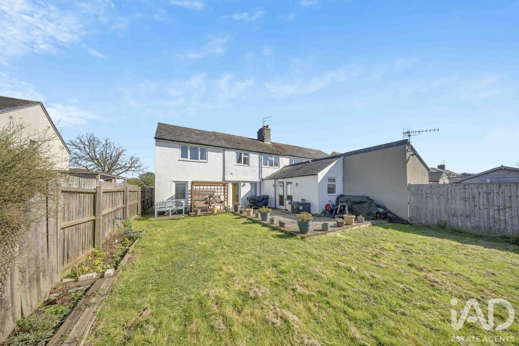 Property photo 2 of 31