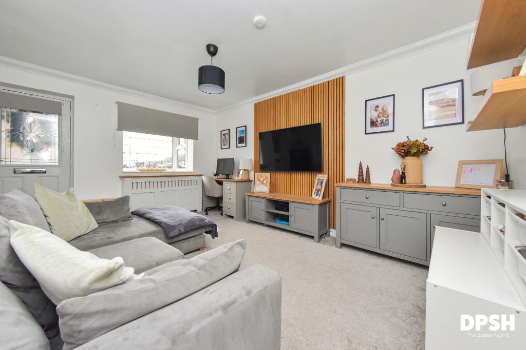 Property photo 2 of 23