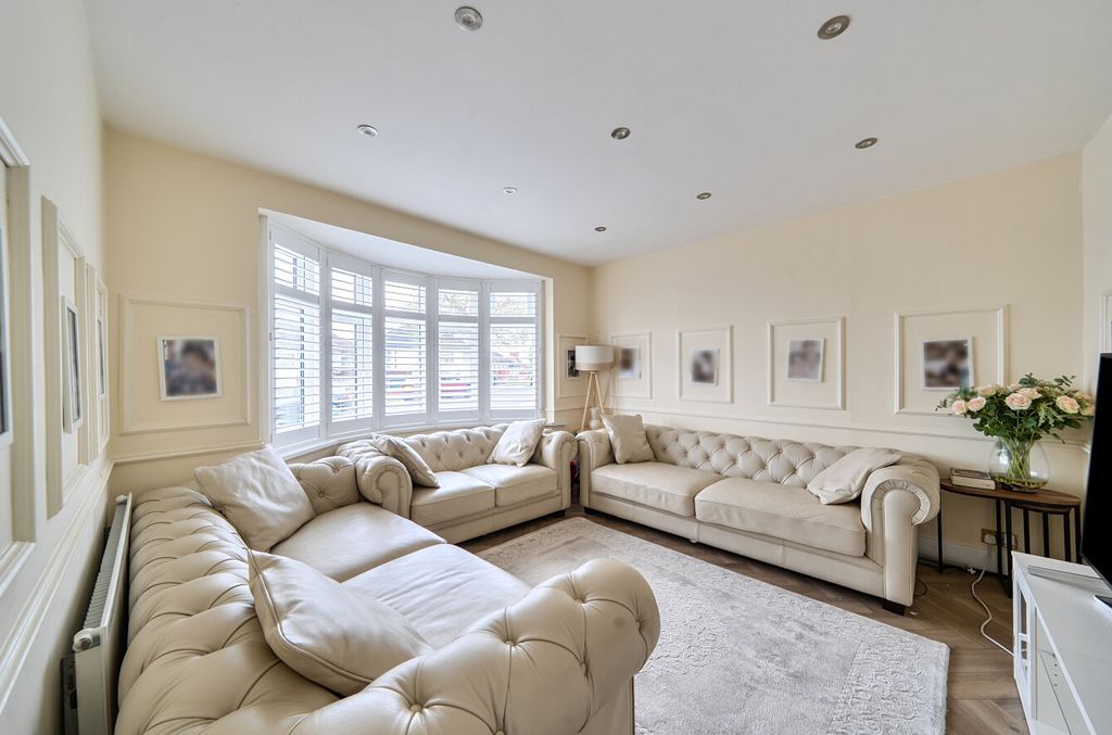 Property photo 2 of 21 1441279-18-69Dce5...