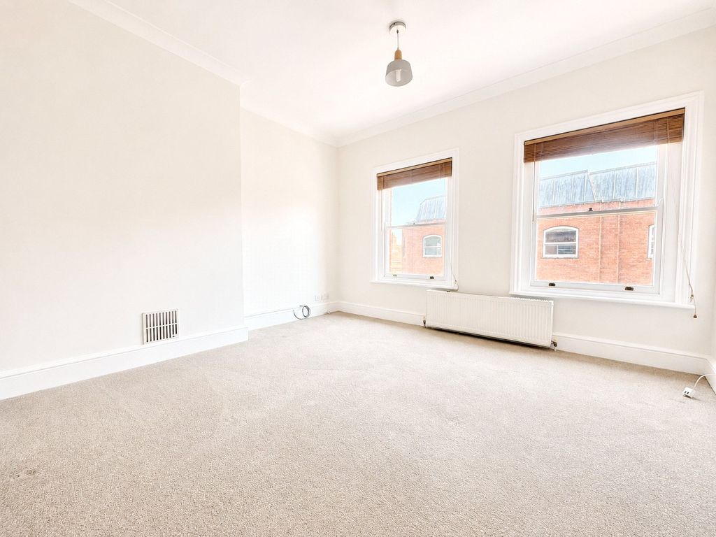 Property photo 2 of 7 Picture No. 12