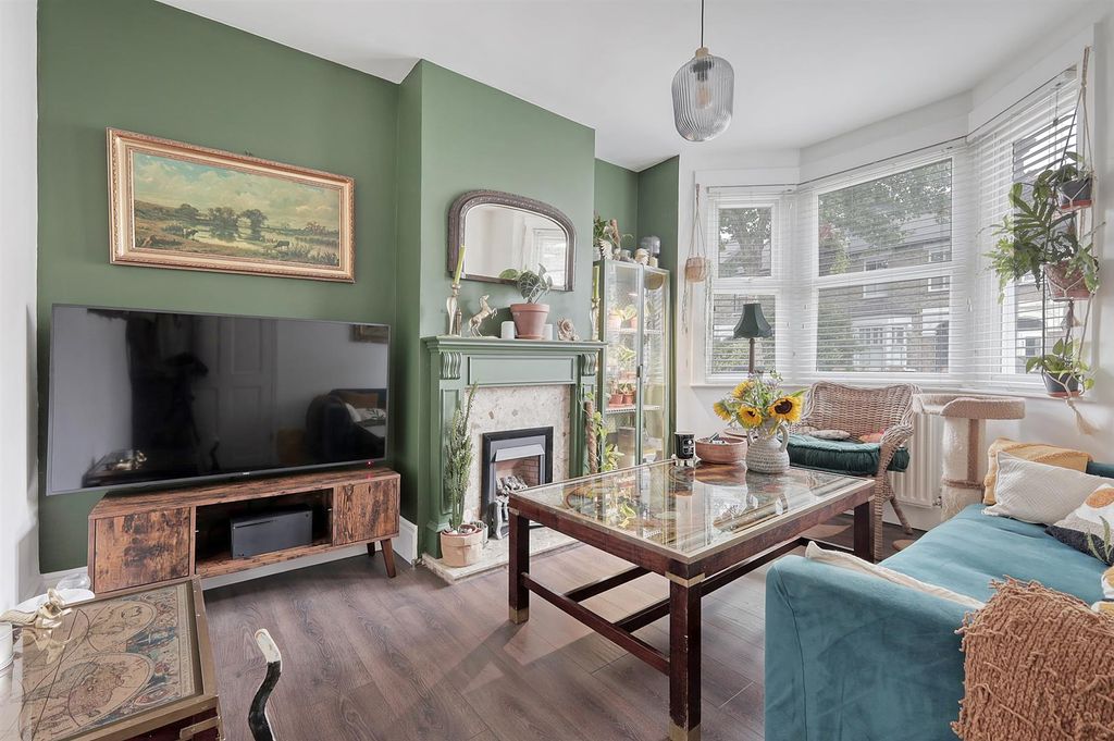 Property photo 2 of 19 21