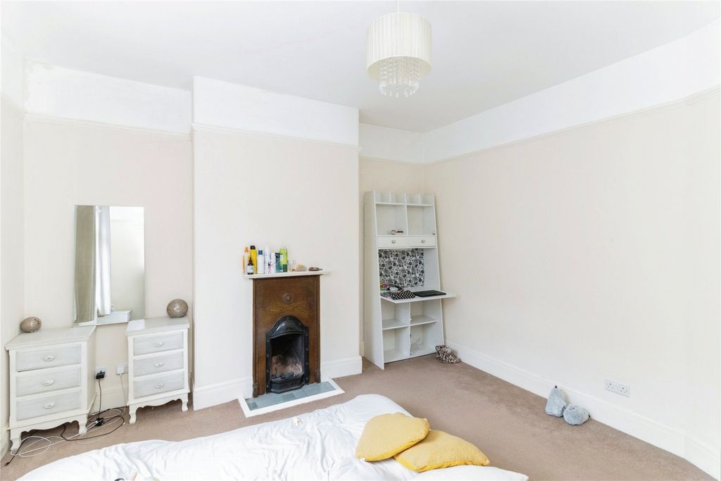 Property photo 1 of 17 Picture No. 12