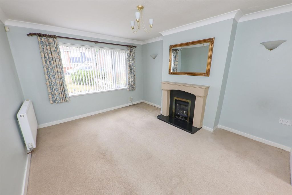 Property photo 2 of 16 Open Plan Lounge