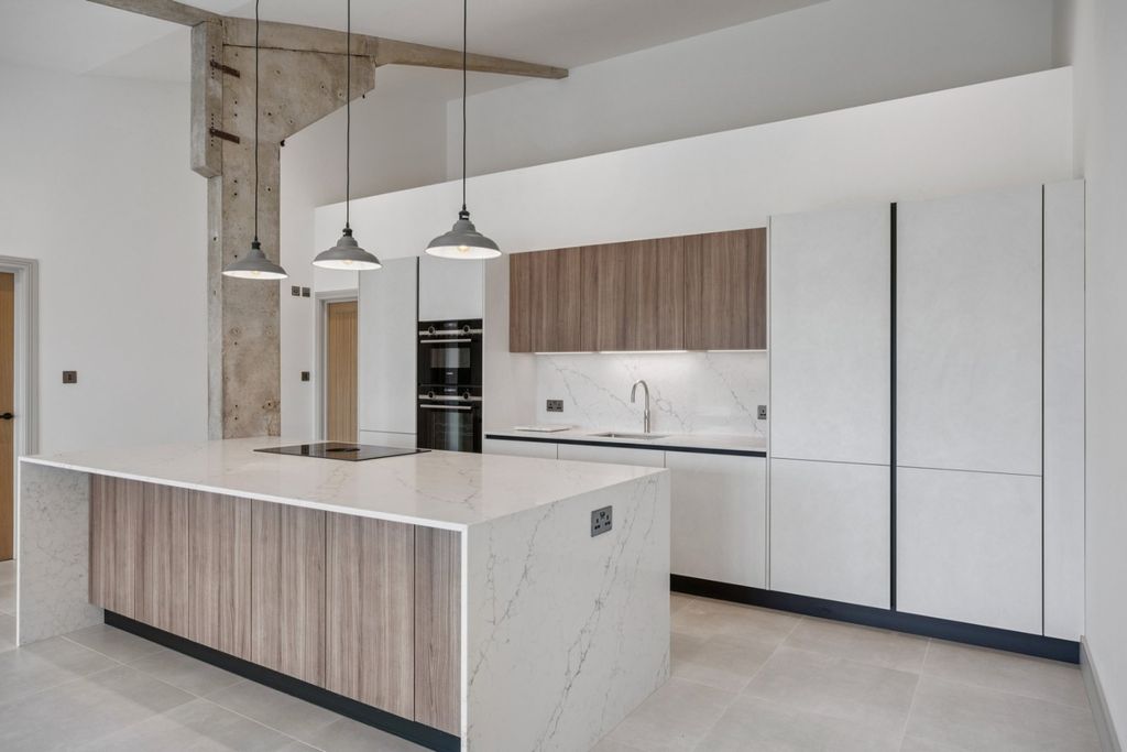 Property photo 2 of 8 Kitchen