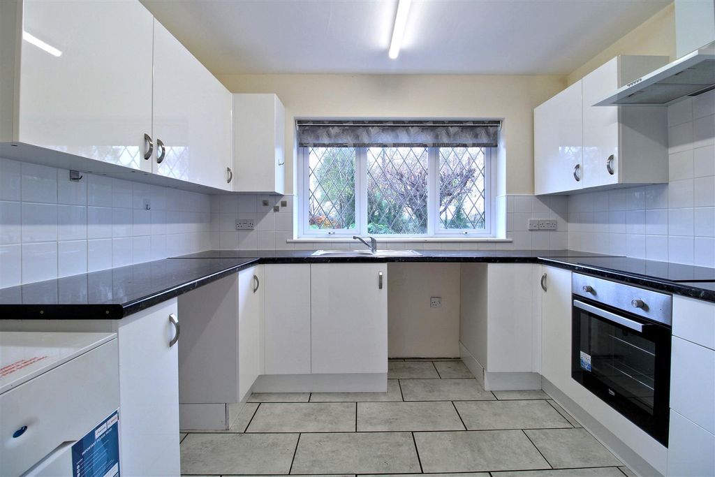 Property photo 2 of 19 Kitchen