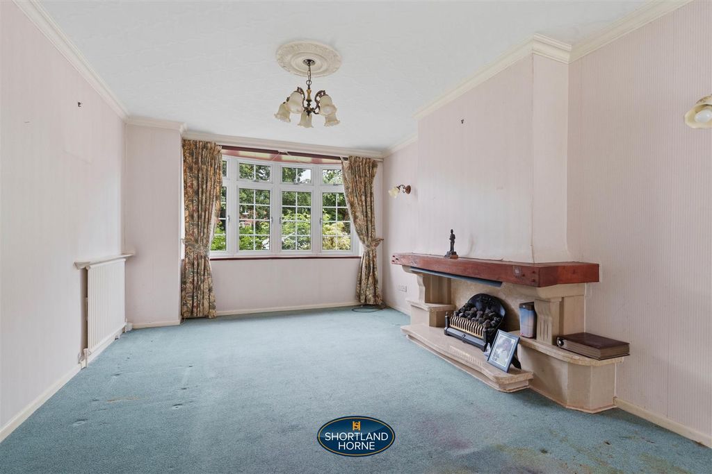 Property photo 3 of 21 54 Craven Avenue (6 Of 27).Jpg