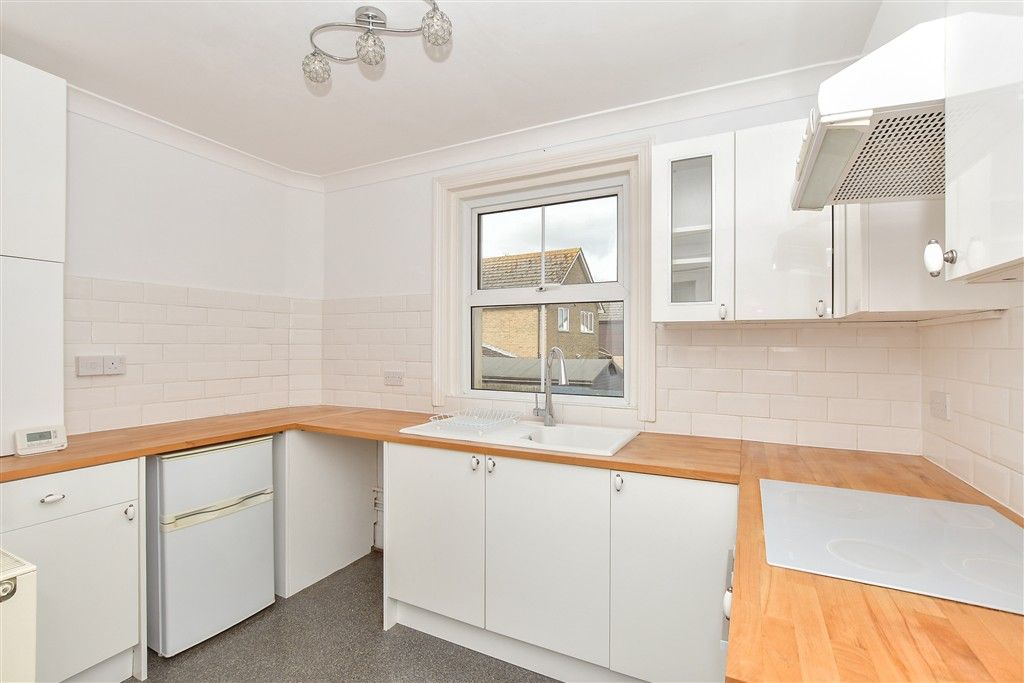Property photo 3 of 10 Kitchen