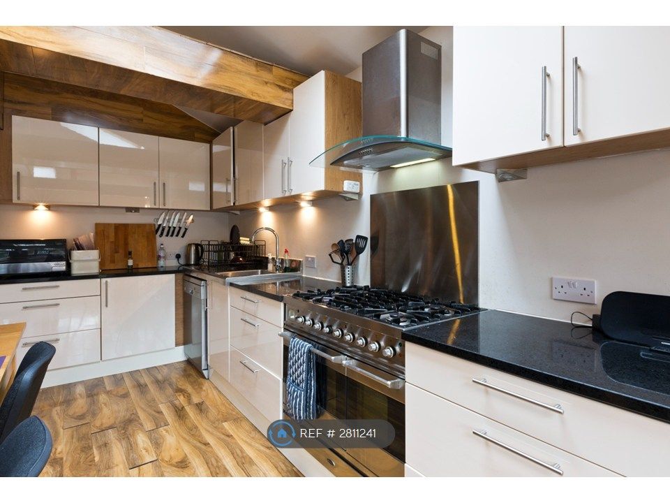 Property photo 2 of 9 Shared Kitchen