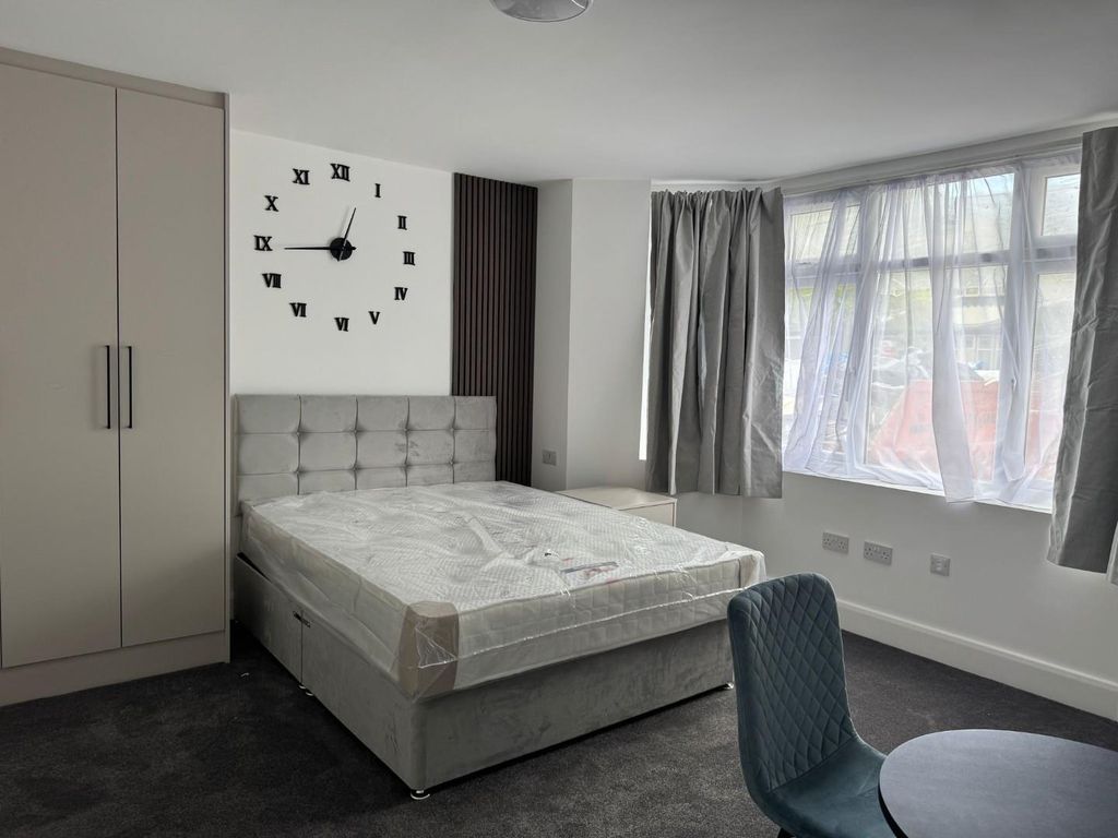 Property photo 1 of 3 Bedroompinner.Jpg
